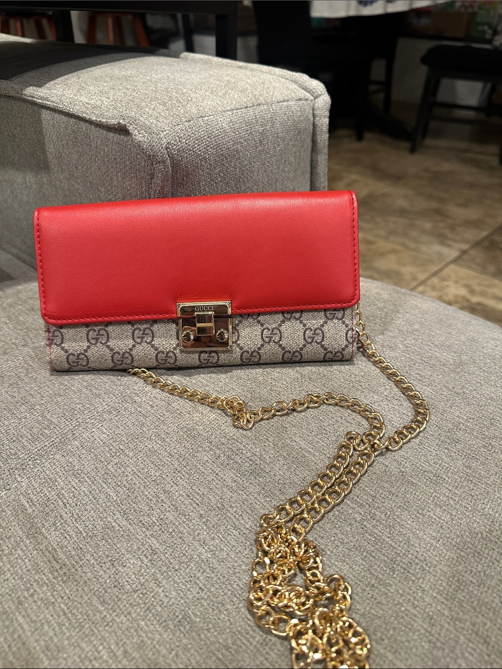 Red Signature Chain Shoulder Bag